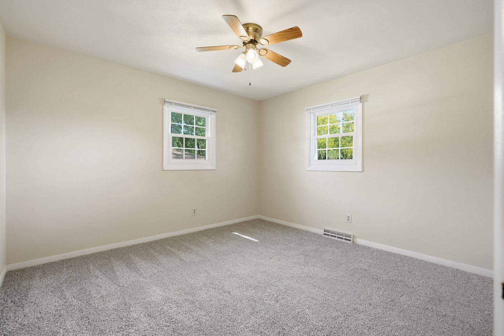 902 25th Avenue, East Moline, IL 61244 902 25th Avenue, East Moline, IL 61244