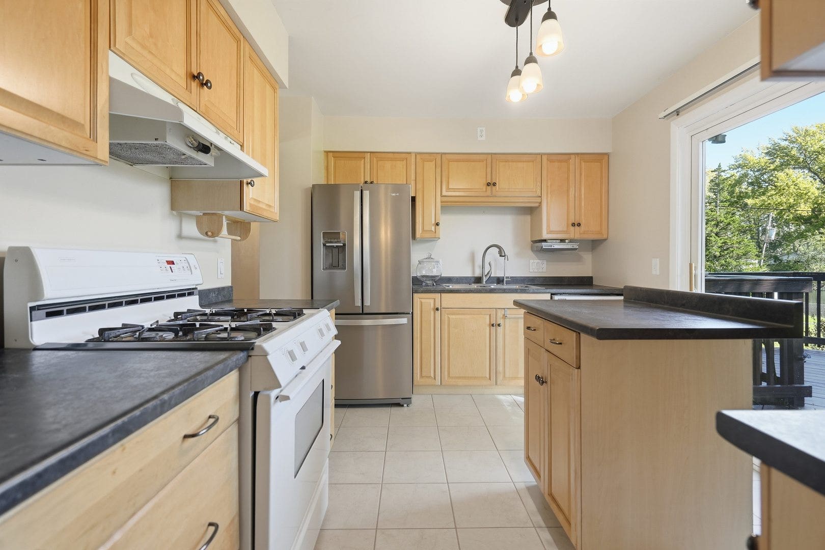 902 25th Avenue, East Moline, IL 61244 902 25th Avenue, East Moline, IL 61244