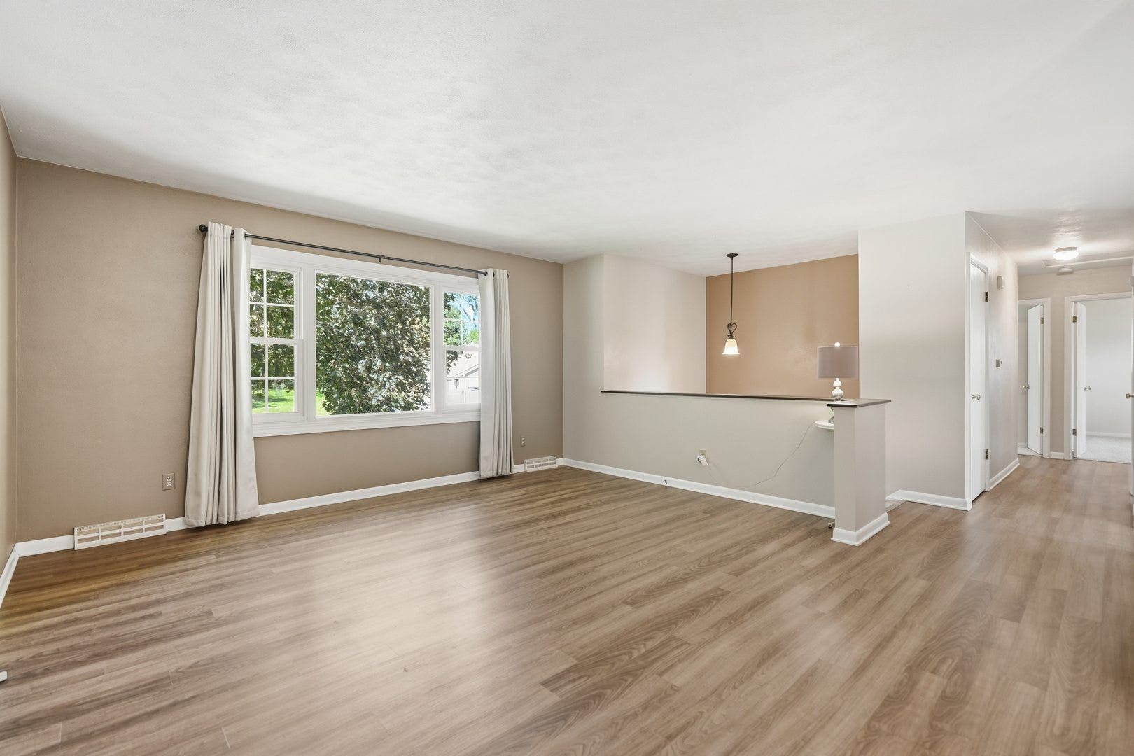 902 25th Avenue, East Moline, IL 61244 902 25th Avenue, East Moline, IL 61244