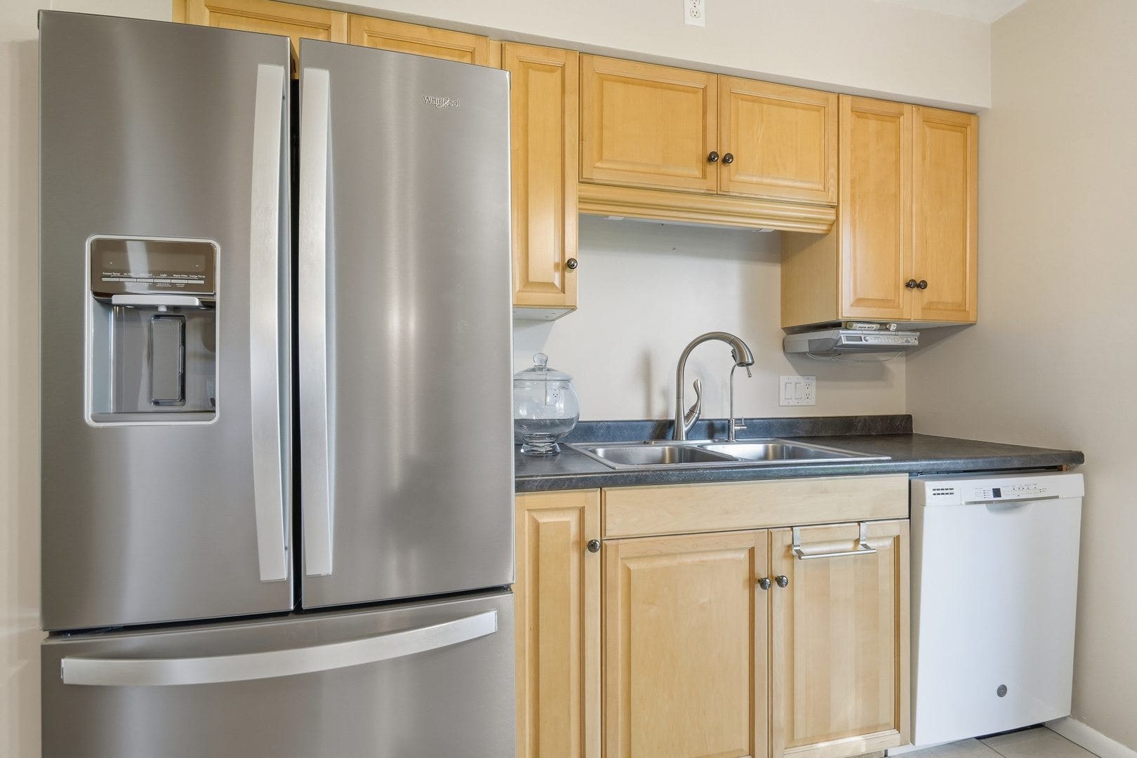 902 25th Avenue, East Moline, IL 61244 902 25th Avenue, East Moline, IL 61244