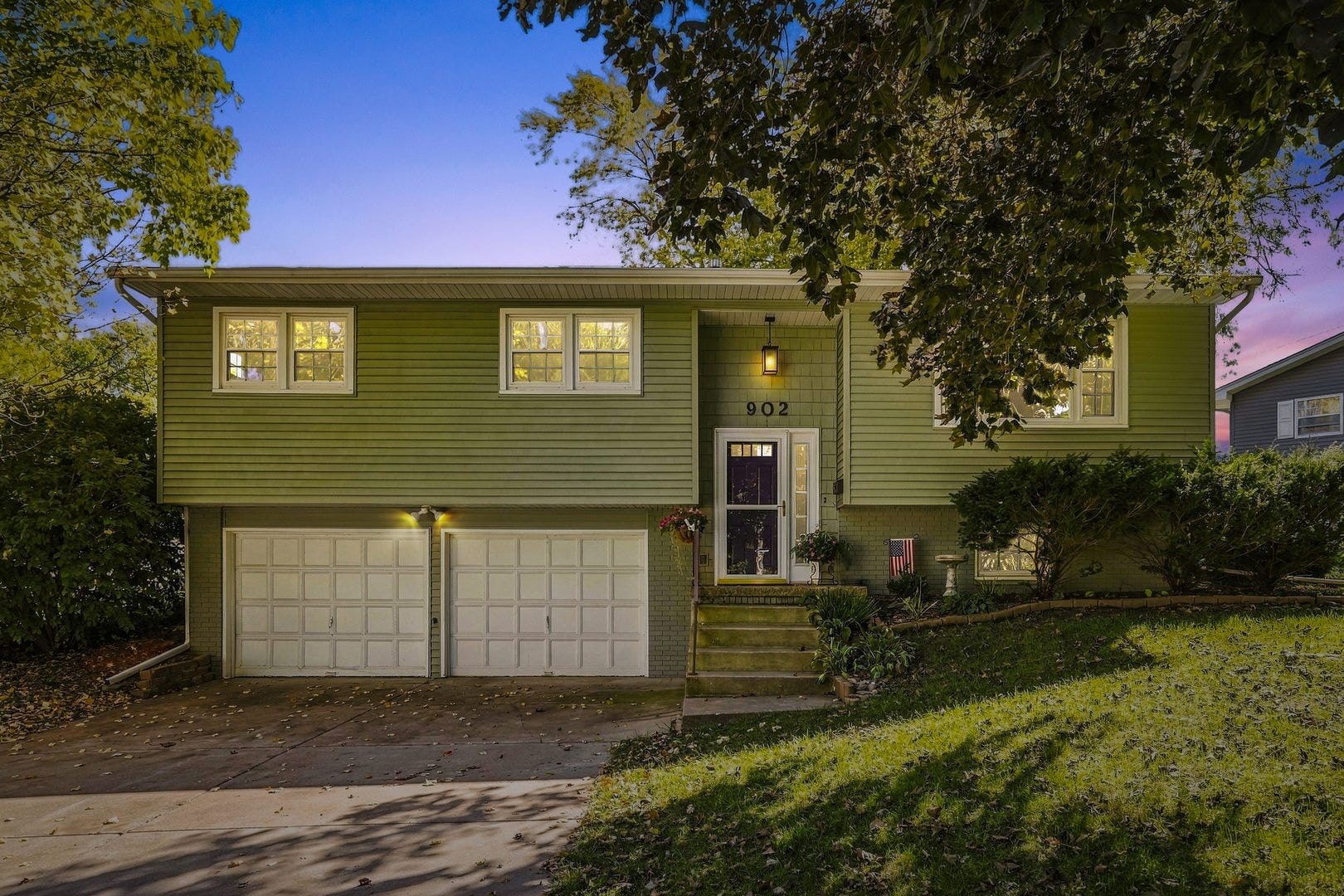 902 25th Avenue, East Moline, IL 61244 902 25th Avenue, East Moline, IL 61244