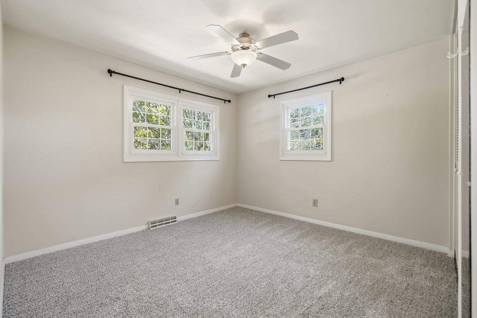 902 25th Avenue, East Moline, IL 61244 902 25th Avenue, East Moline, IL 61244