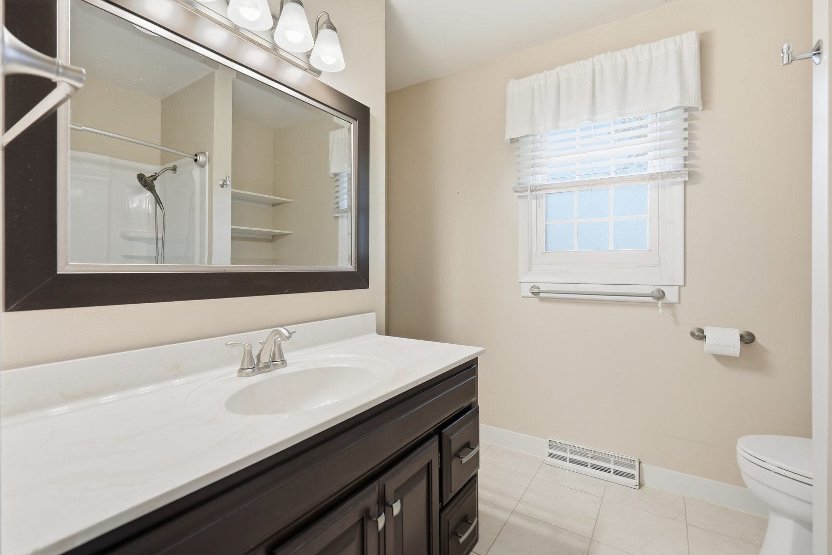 902 25th Avenue, East Moline, IL 61244 902 25th Avenue, East Moline, IL 61244
