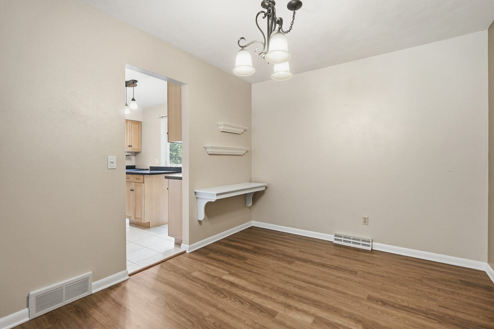 902 25th Avenue, East Moline, IL 61244 902 25th Avenue, East Moline, IL 61244