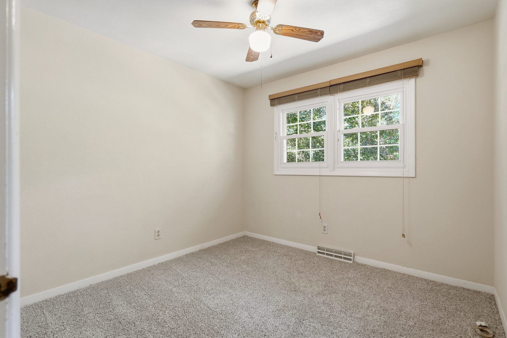 902 25th Avenue, East Moline, IL 61244 902 25th Avenue, East Moline, IL 61244