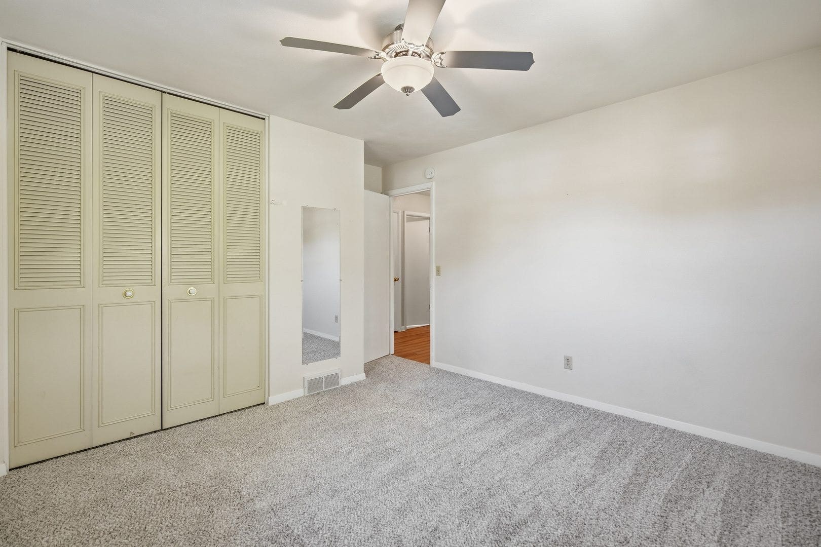 902 25th Avenue, East Moline, IL 61244 902 25th Avenue, East Moline, IL 61244