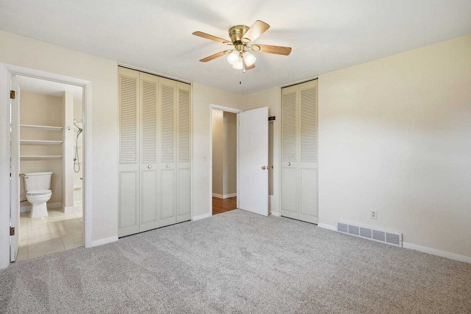 902 25th Avenue, East Moline, IL 61244 902 25th Avenue, East Moline, IL 61244