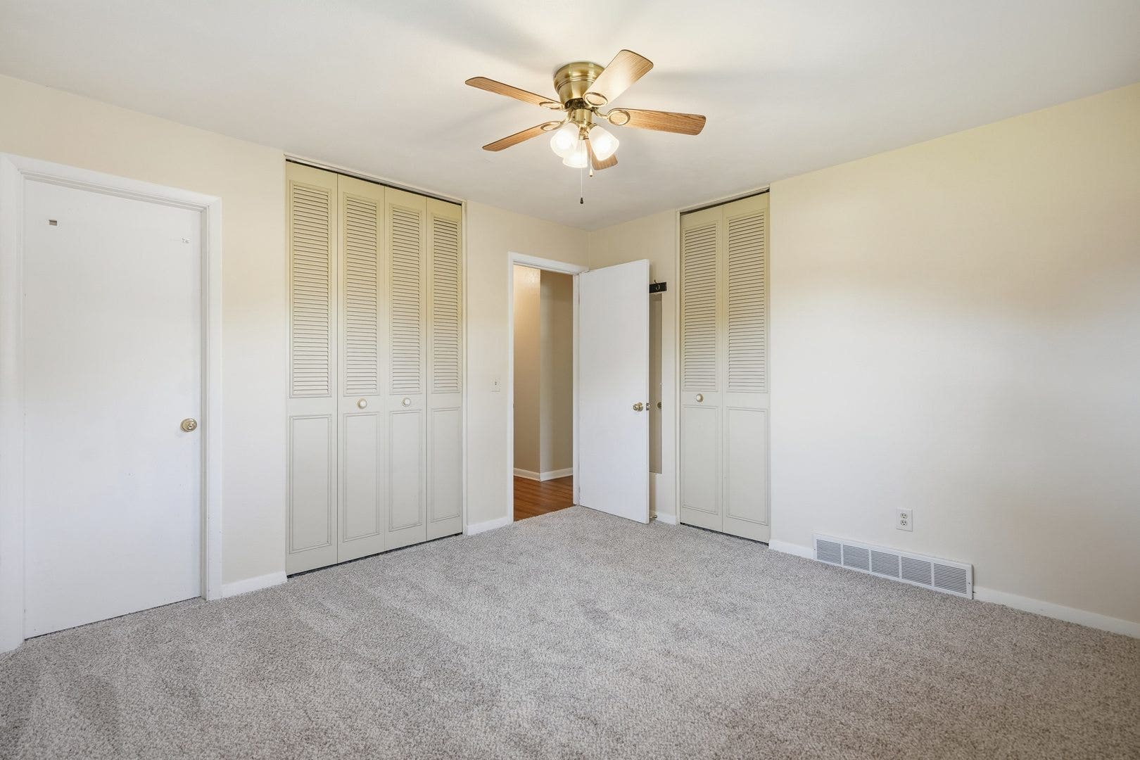 902 25th Avenue, East Moline, IL 61244 902 25th Avenue, East Moline, IL 61244