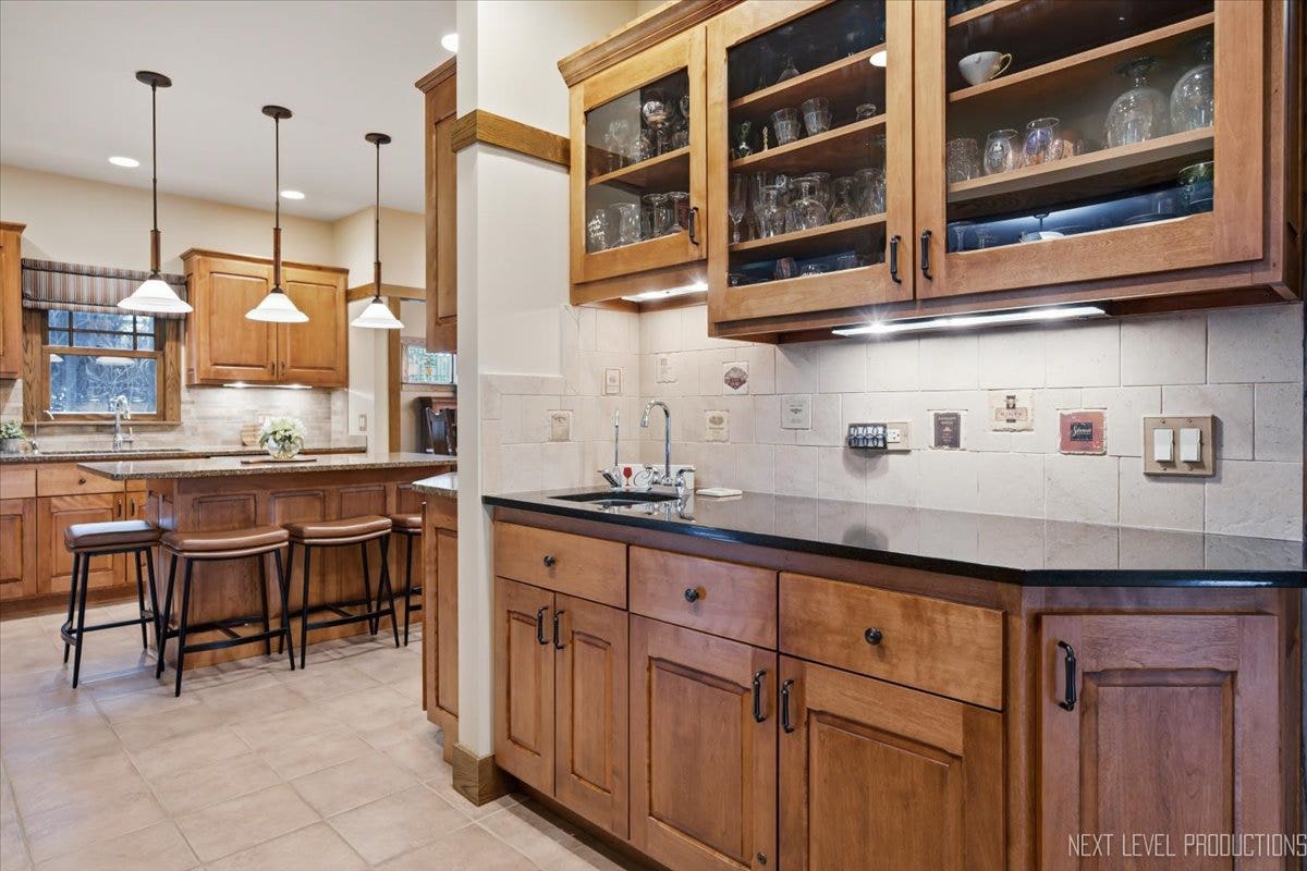 627 Ritter Drive, Batavia, IL 60510 Custom Wet Bar and/or Coffee Bar