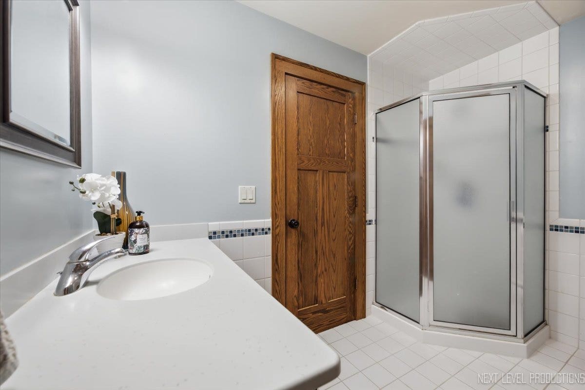 627 Ritter Drive, Batavia, IL 60510 Full Bath