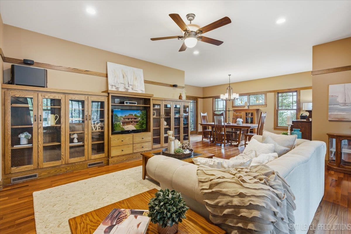 627 Ritter Drive, Batavia, IL 60510 Living room with dining room in image