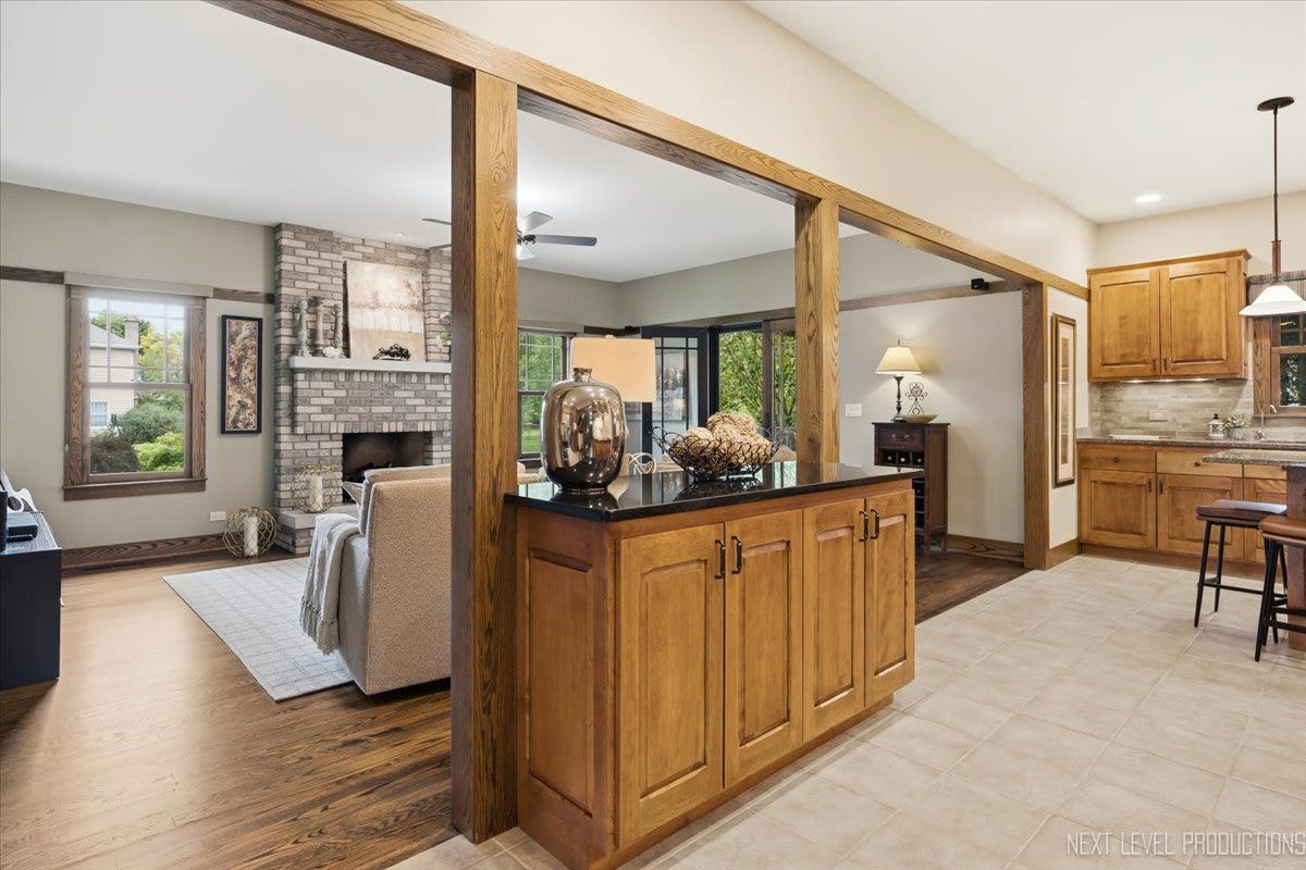 627 Ritter Drive, Batavia, IL 60510 Hall leading to kitchen with custom credenza