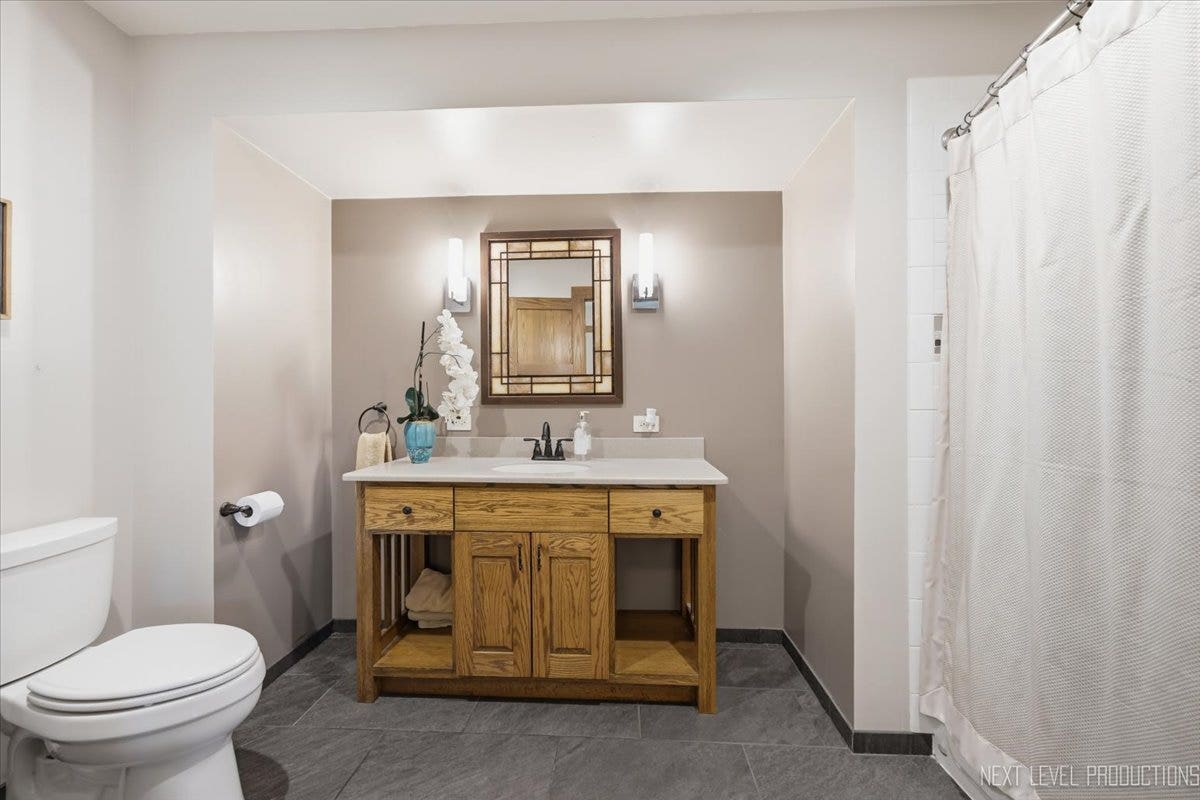 627 Ritter Drive, Batavia, IL 60510 Upper Level full Bath