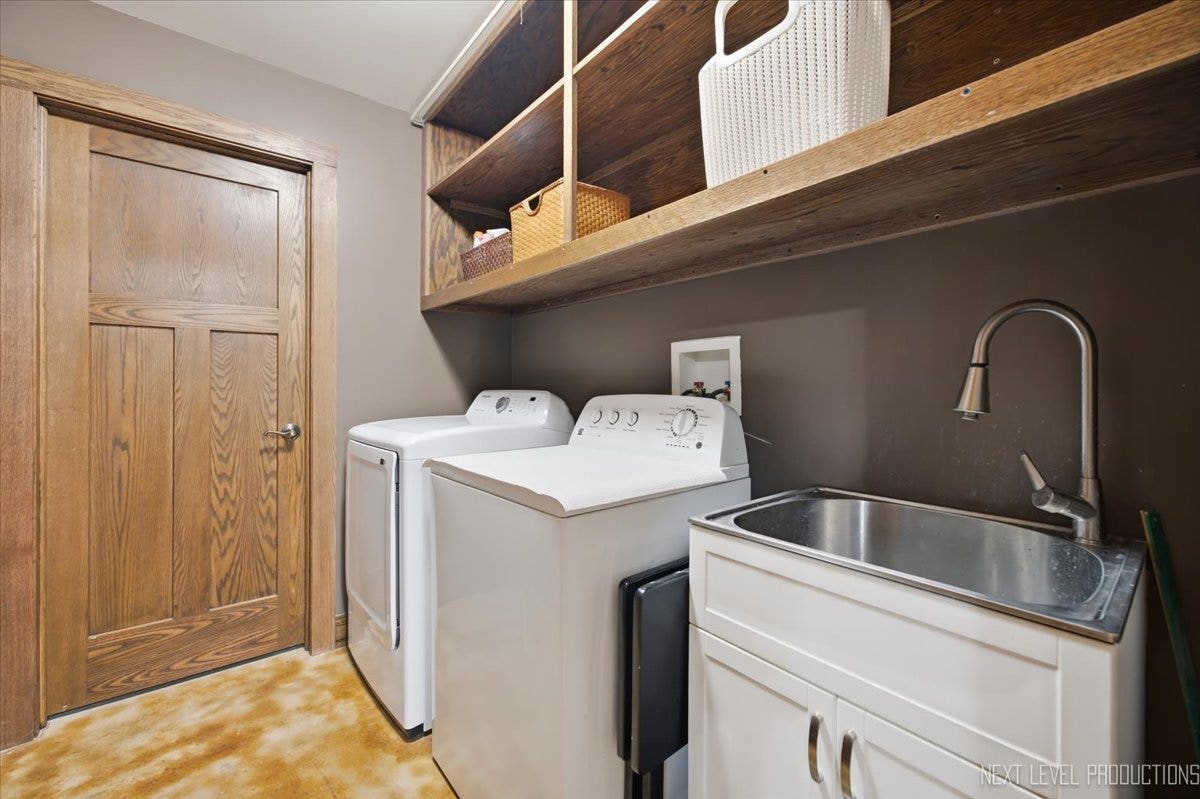 627 Ritter Drive, Batavia, IL 60510 Lower level second laundry