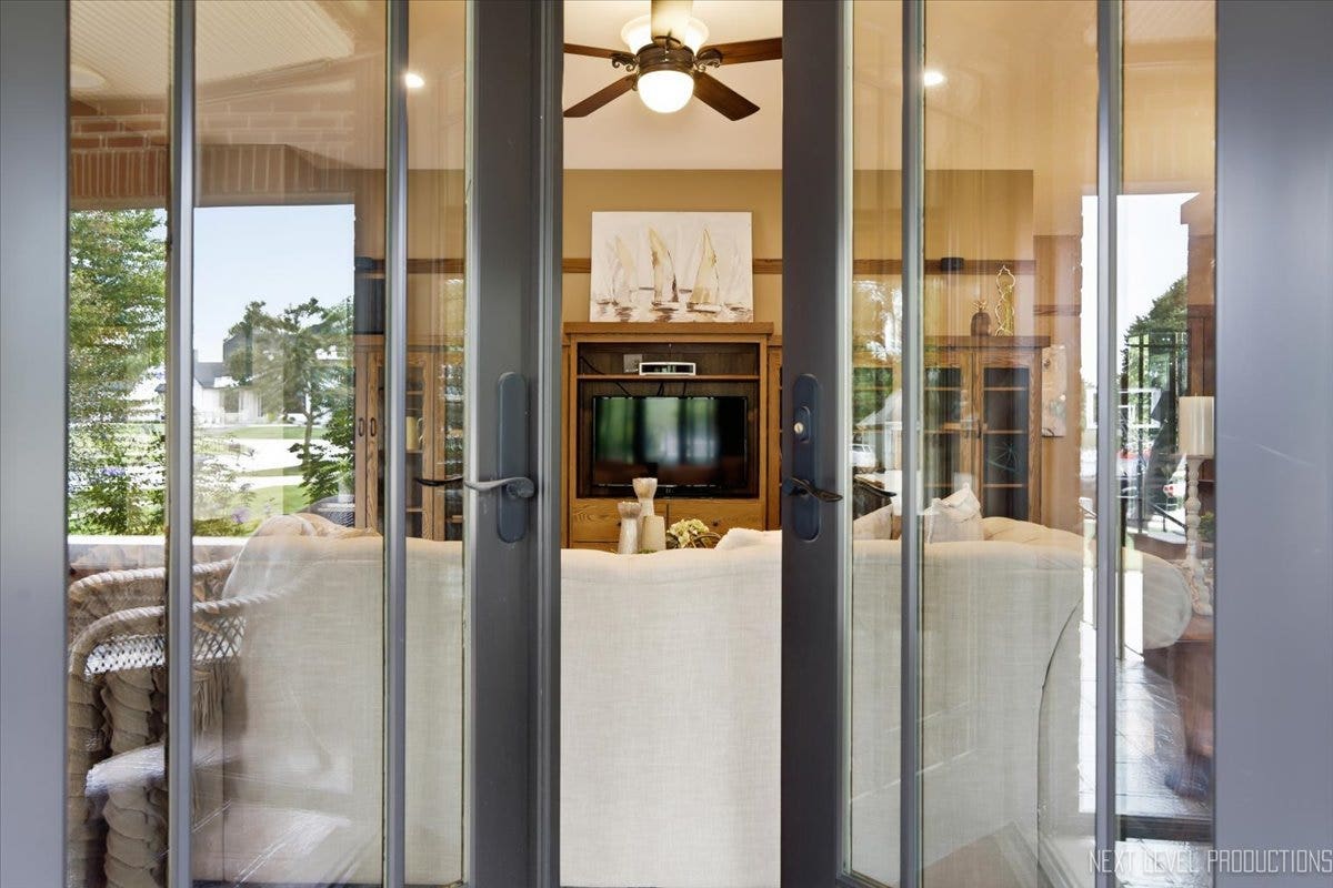 627 Ritter Drive, Batavia, IL 60510 image of doors leading to front porch from living