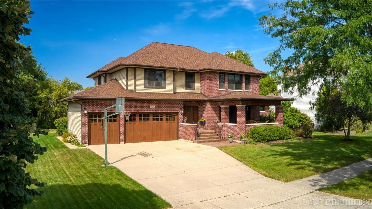 627 Ritter Drive, Batavia, IL 60510 627 Ritter Drive, Batavia, IL 60510
