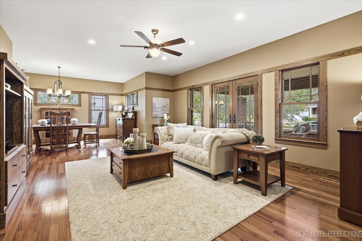 627 Ritter Drive, Batavia, IL 60510 627 Ritter Drive, Batavia, IL 60510