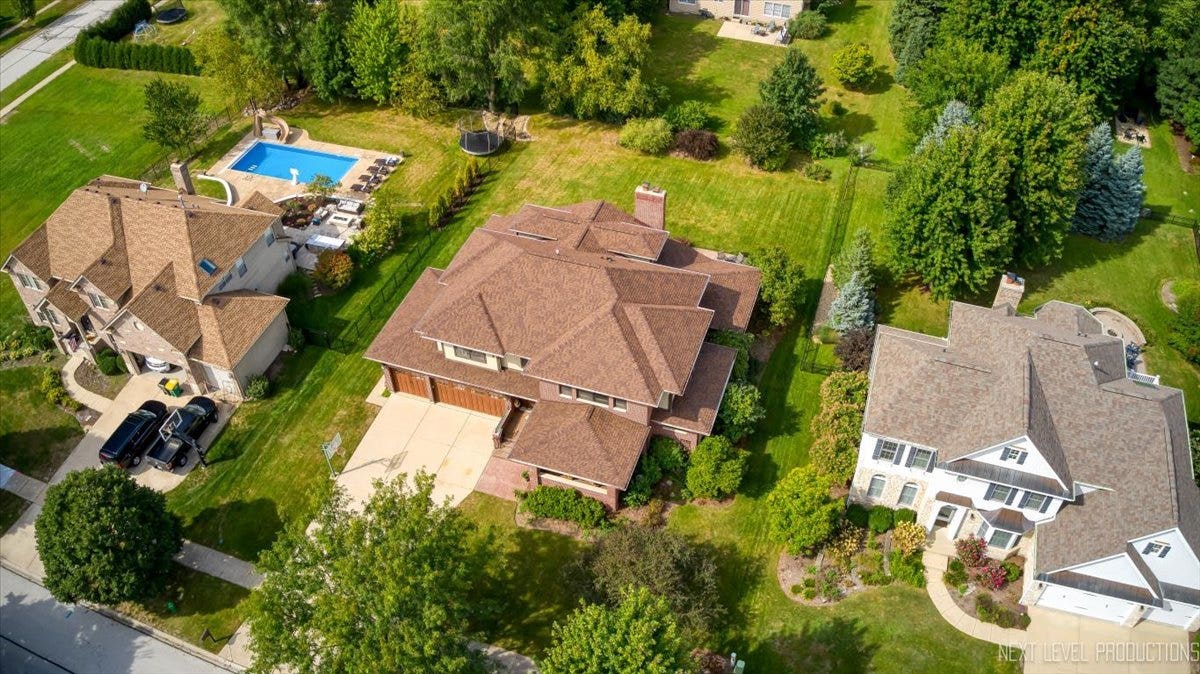 627 Ritter Drive, Batavia, IL 60510 627 Ritter Drive, Batavia, IL 60510