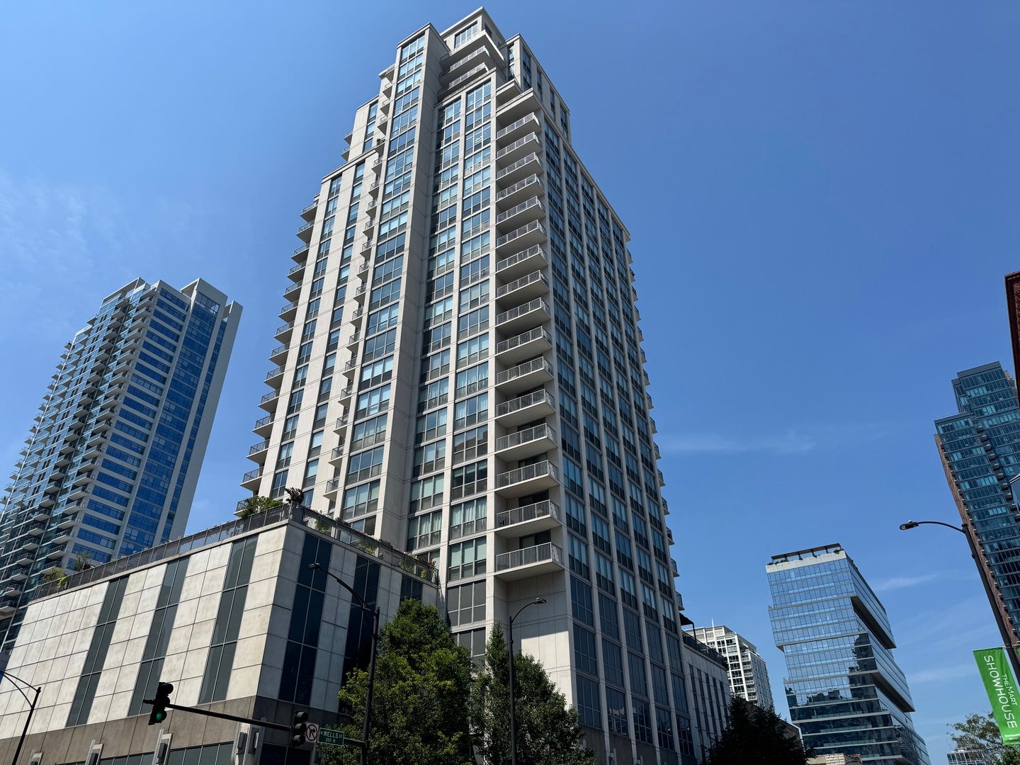 200 W Grand Avenue, #1801, Chicago, IL 60654