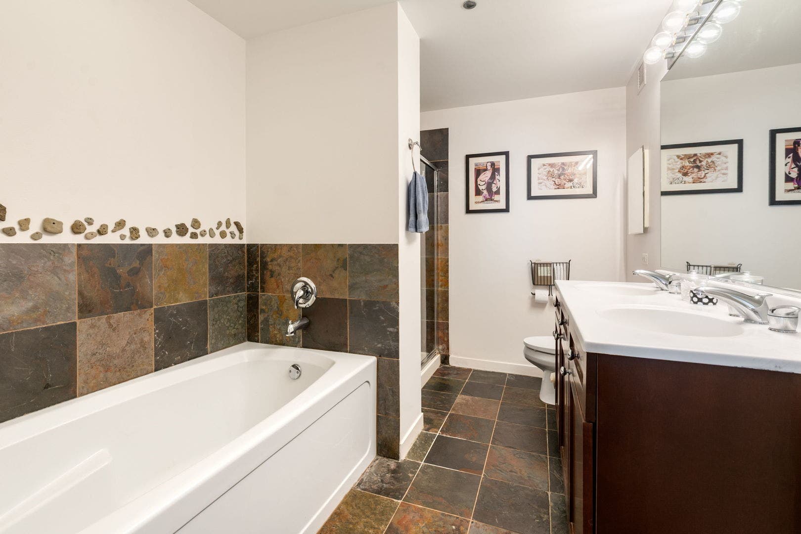 200 W Grand Avenue, #1801, Chicago, IL 60654