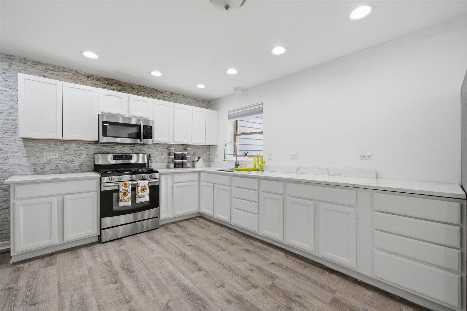911 Kohley Road, Lisle, IL 60532 911 Kohley Road, Lisle, IL 60532