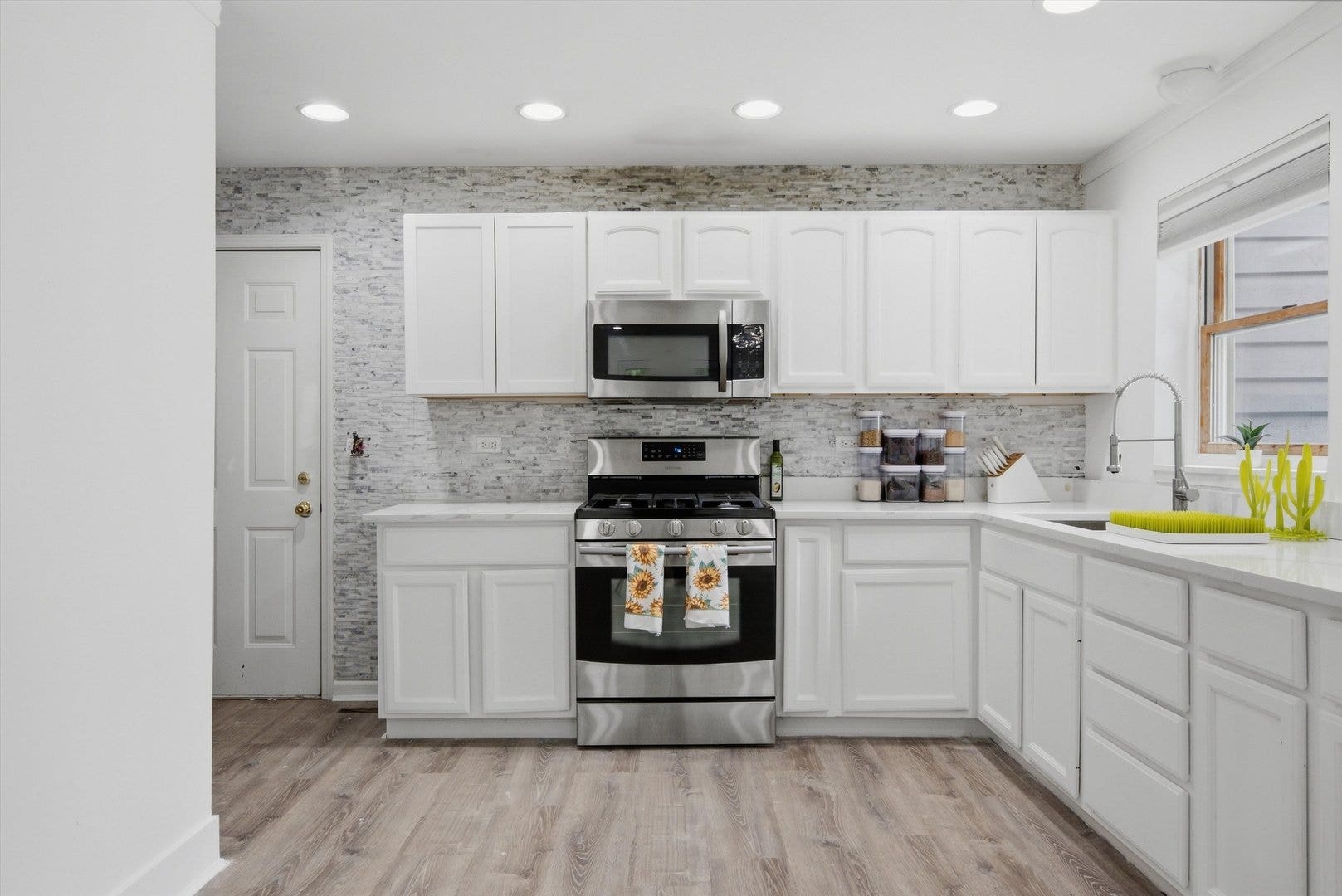 911 Kohley Road, Lisle, IL 60532 911 Kohley Road, Lisle, IL 60532