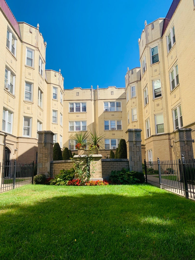 5731 N Kimball Avenue, #2B, Chicago, IL 60659 5731 N Kimball Avenue, #2B, Chicago, IL 60659
