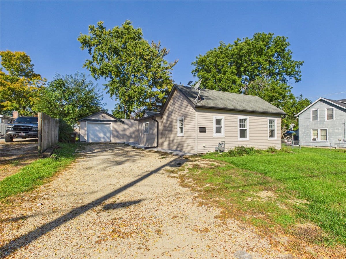 1027 Garfield Avenue, Belvidere, IL 61008 1027 Garfield Avenue, Belvidere, IL 61008
