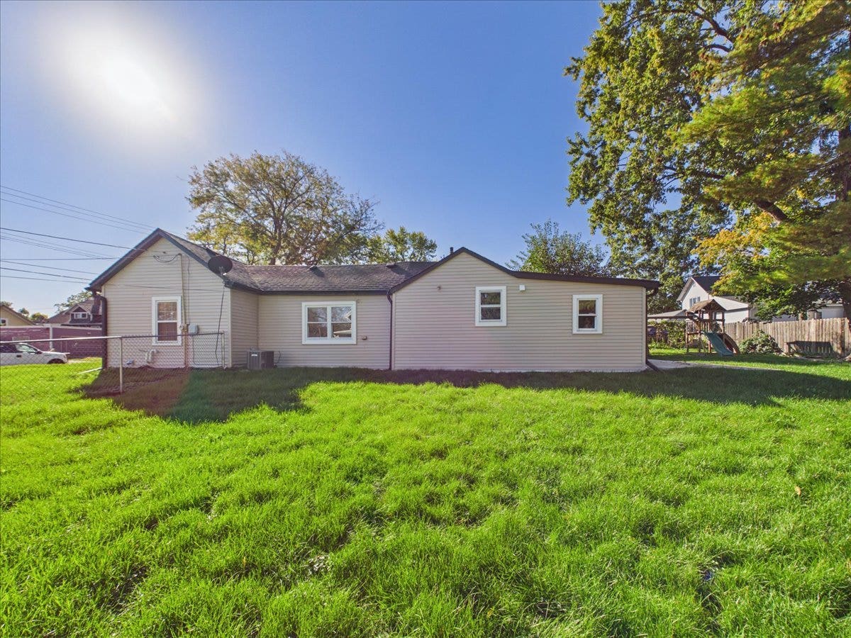 1027 Garfield Avenue, Belvidere, IL 61008 1027 Garfield Avenue, Belvidere, IL 61008