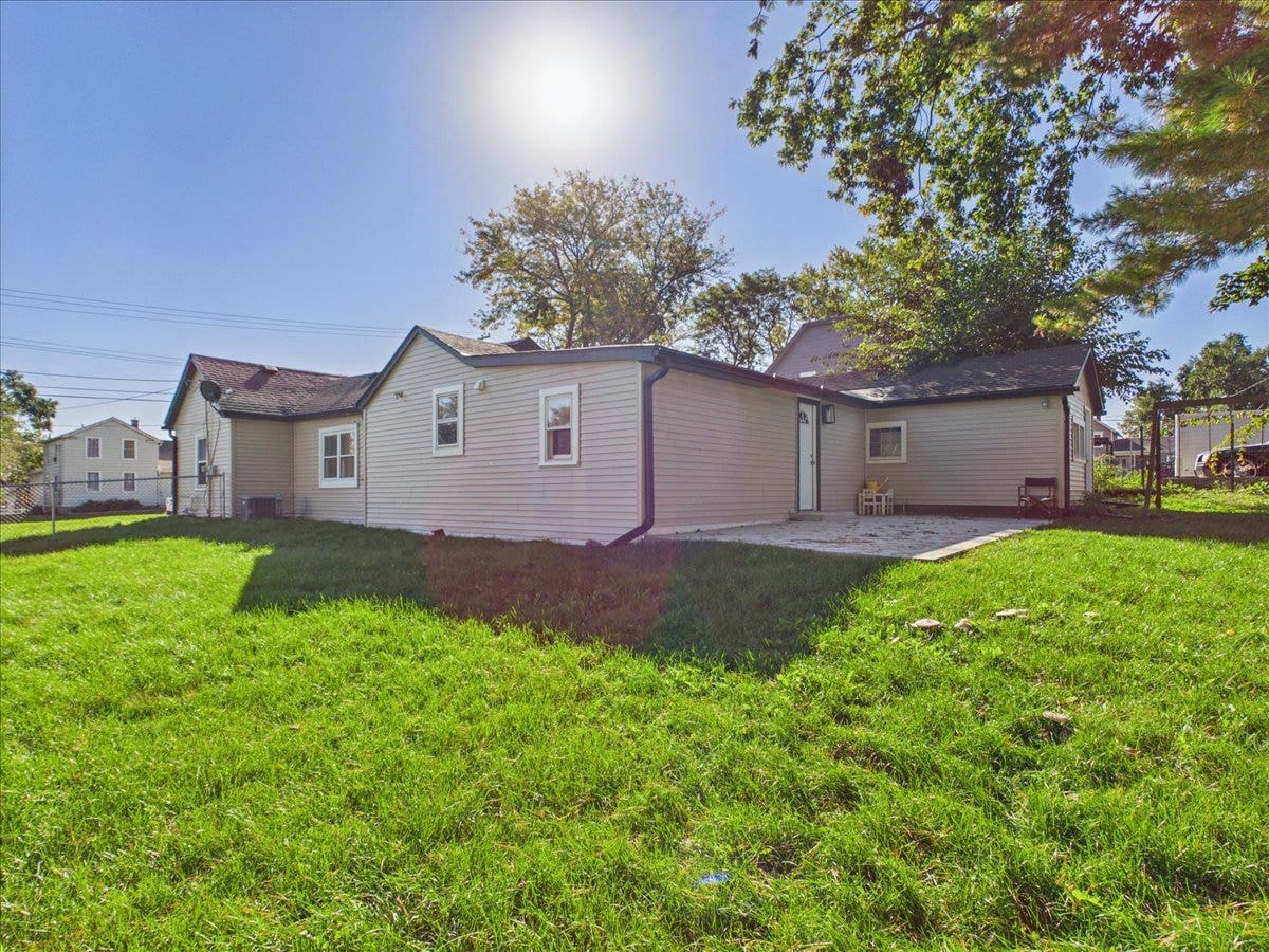 1027 Garfield Avenue, Belvidere, IL 61008 1027 Garfield Avenue, Belvidere, IL 61008