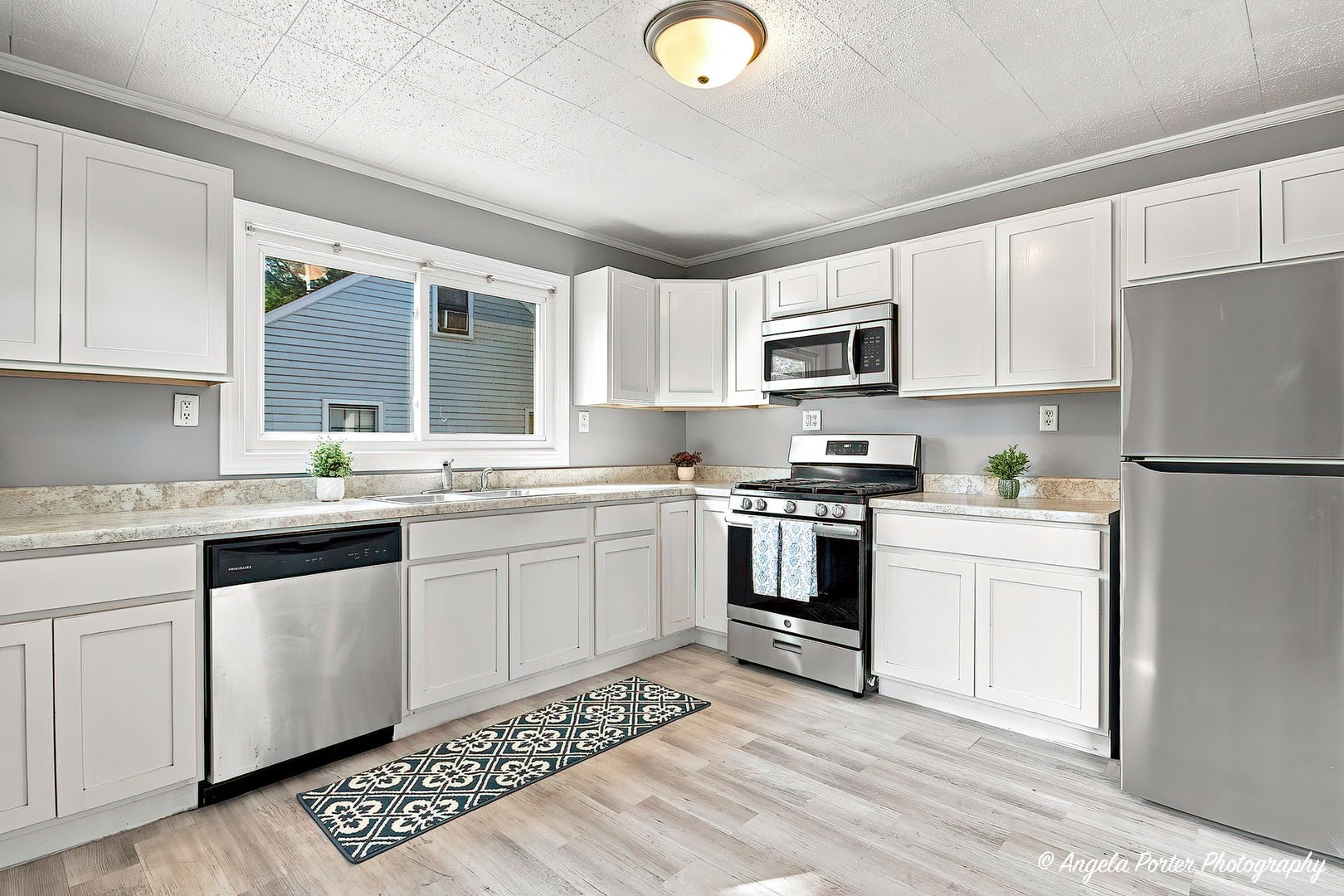 1621 ROUND LAKE Drive, Round Lake Beach, IL 60073 1621 ROUND LAKE Drive, Round Lake Beach, IL 60073