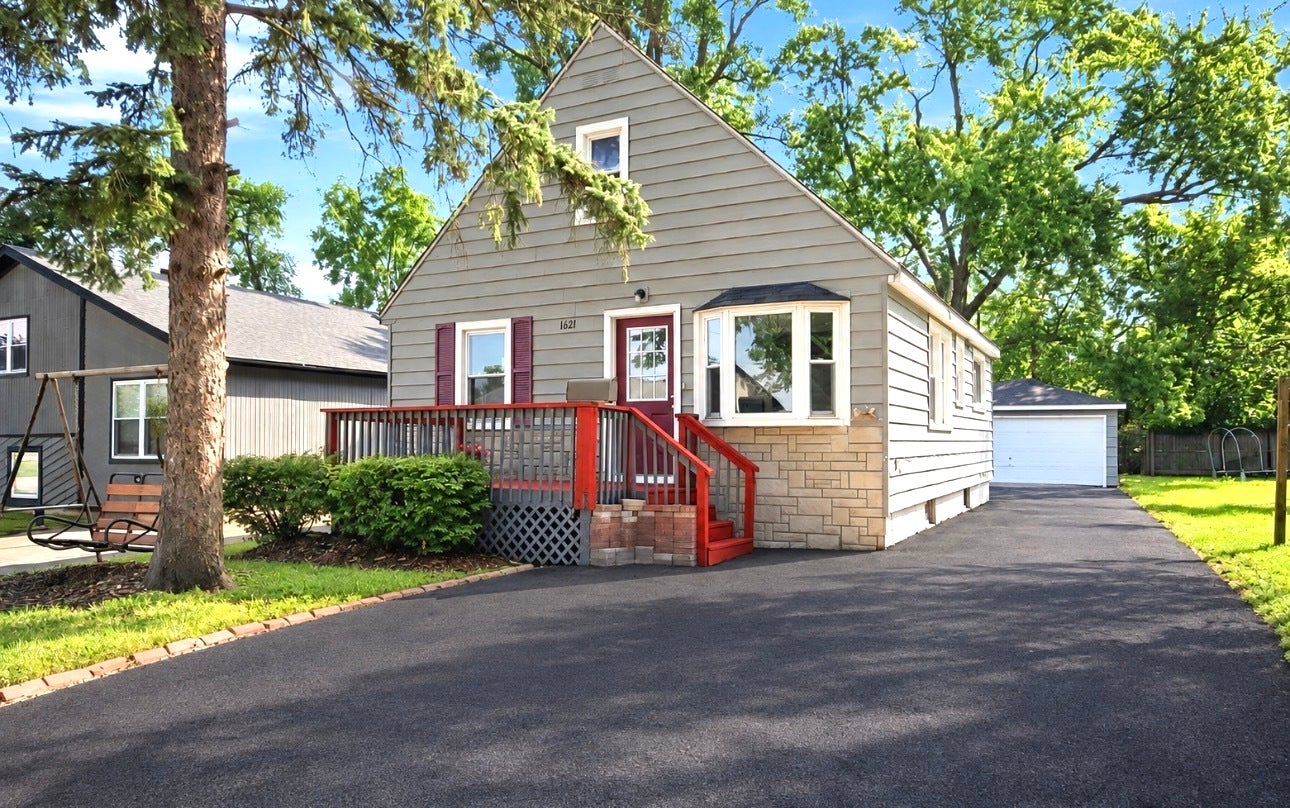 1621 ROUND LAKE Drive, Round Lake Beach, IL 60073 1621 ROUND LAKE Drive, Round Lake Beach, IL 60073