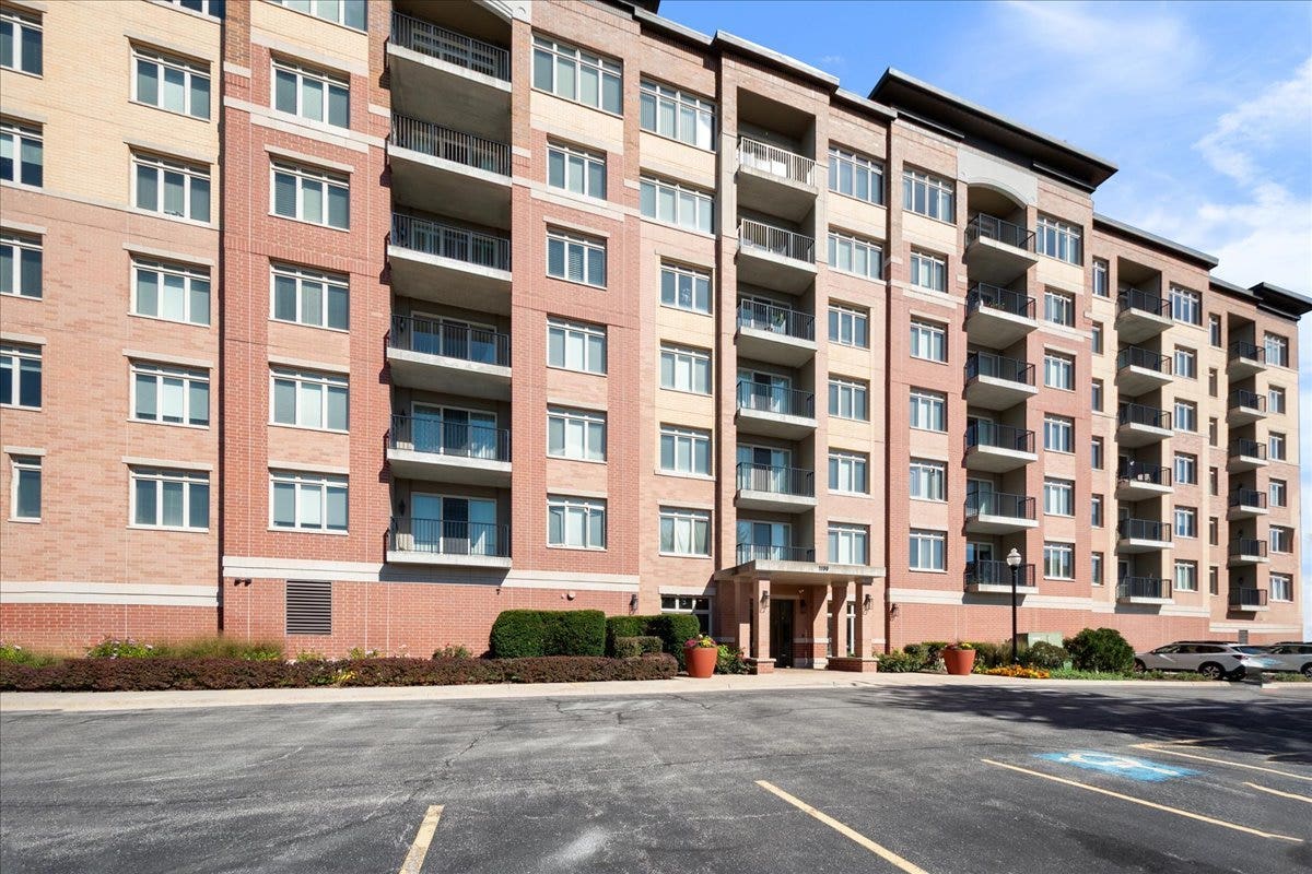 1199 E Port Clinton Road, #710, Vernon Hills, IL 60061 1199 E Port Clinton Road, #710, Vernon Hills, IL 60061