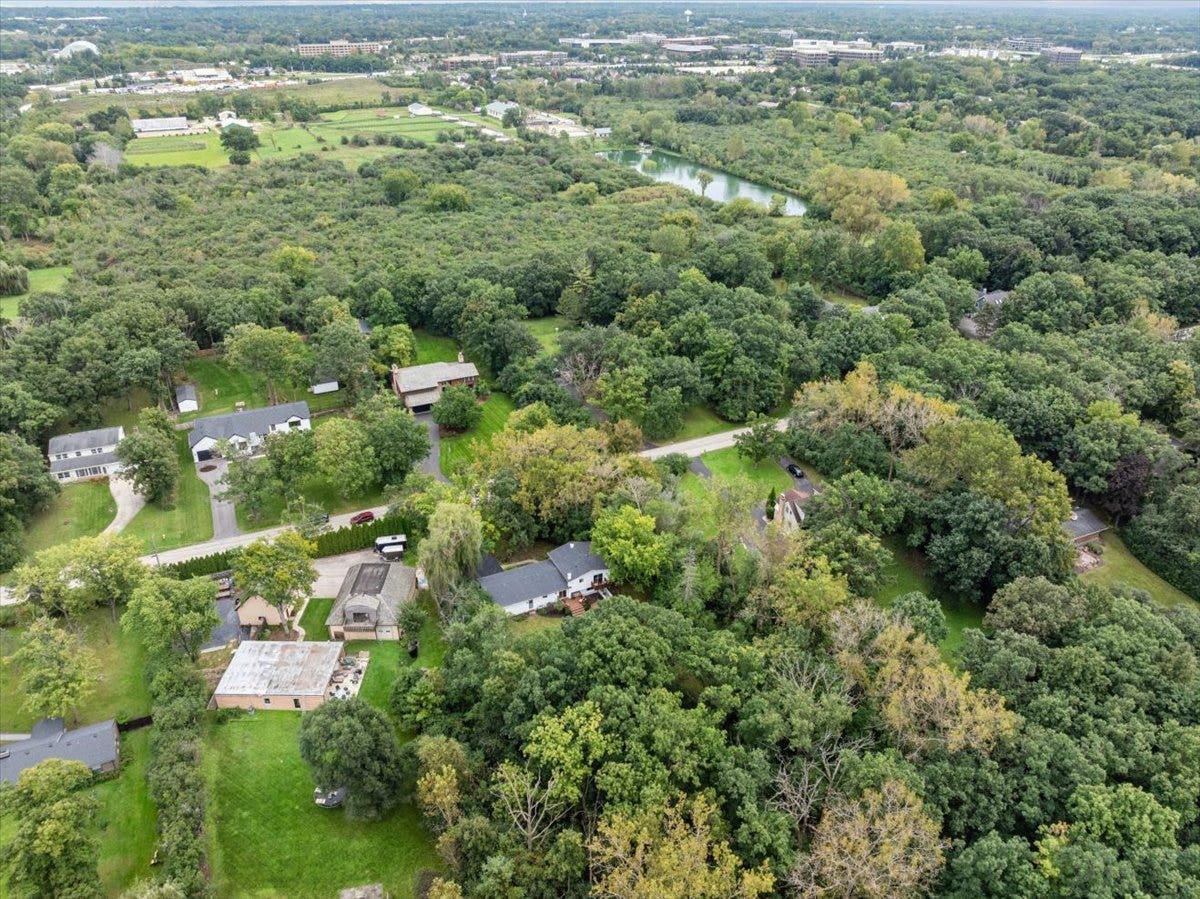 26890 N Longwood Road, Lake Forest, IL 60045