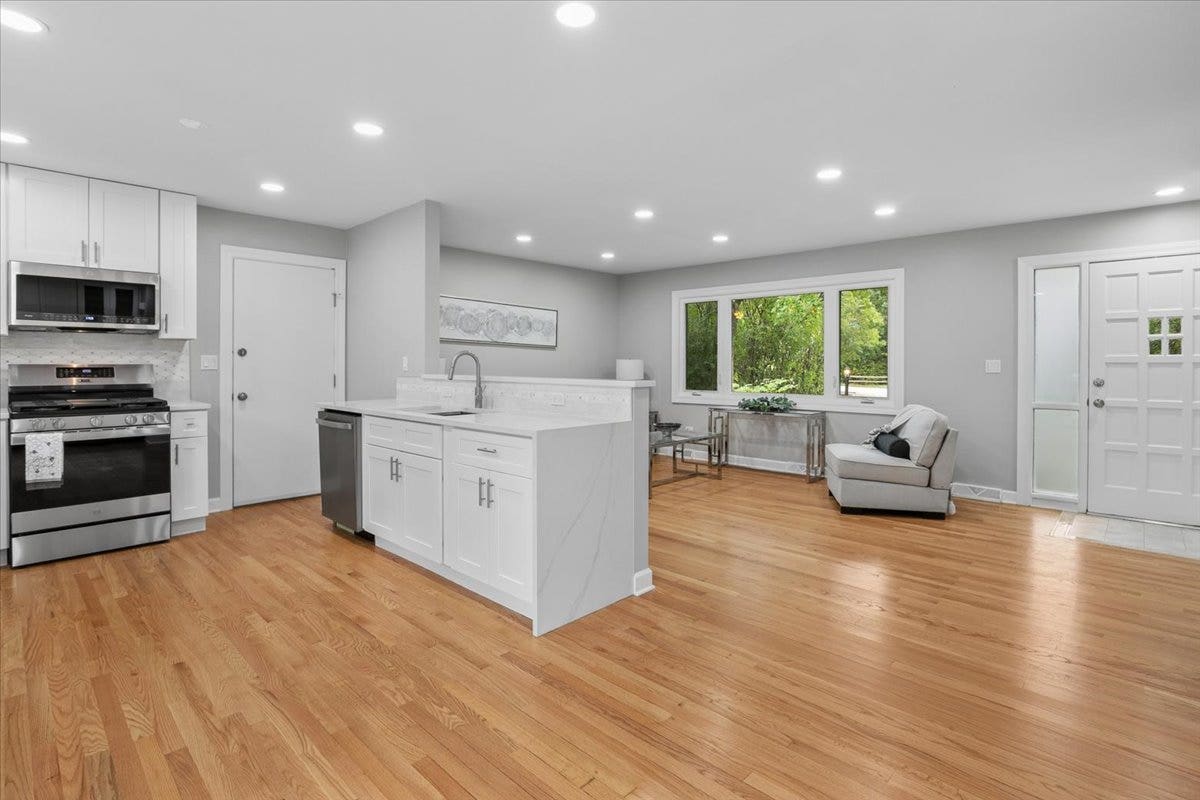 26890 N Longwood Road, Lake Forest, IL 60045