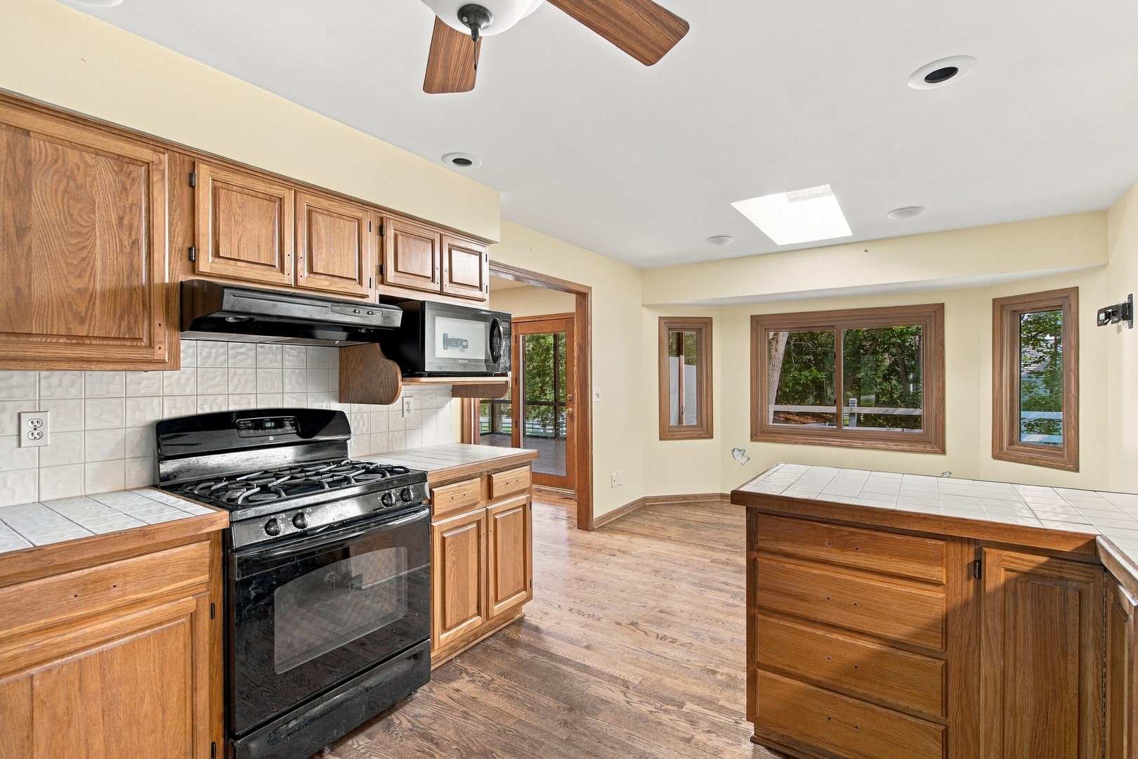 4516 Hillside Court, Crystal Lake, IL 60012 4516 Hillside Court, Crystal Lake, IL 60012