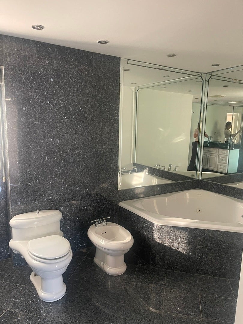19W143 Avenue Rue Royal Avenue, Oak Brook, IL 60523 19W143 Avenue Rue Royal Avenue, Oak Brook, IL 60523