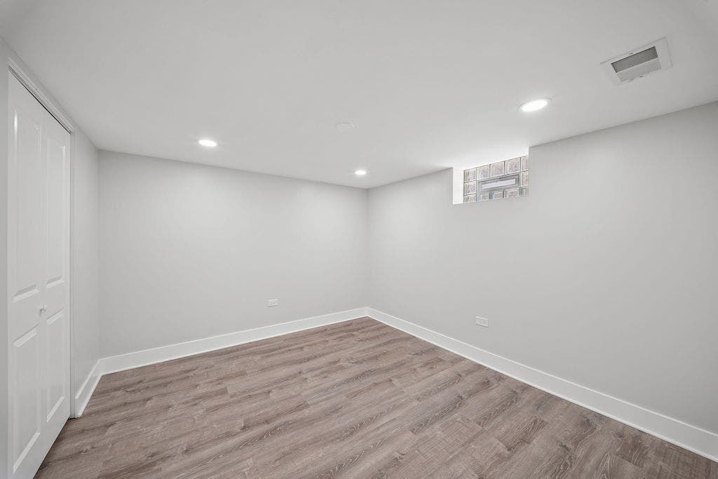 4150 W 83rd Street, Chicago, IL 60652 4150 W 83rd Street, Chicago, IL 60652
