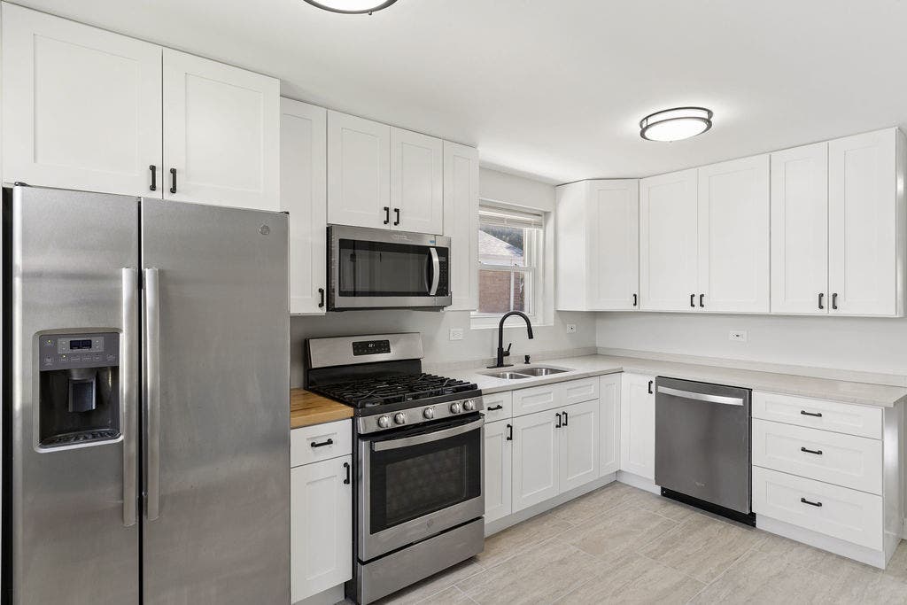 4150 W 83rd Street, Chicago, IL 60652 4150 W 83rd Street, Chicago, IL 60652