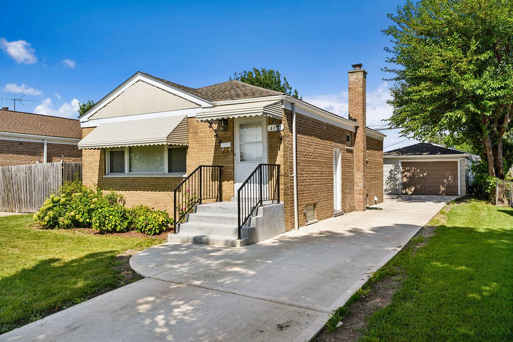 4150 W 83rd Street, Chicago, IL 60652 4150 W 83rd Street, Chicago, IL 60652