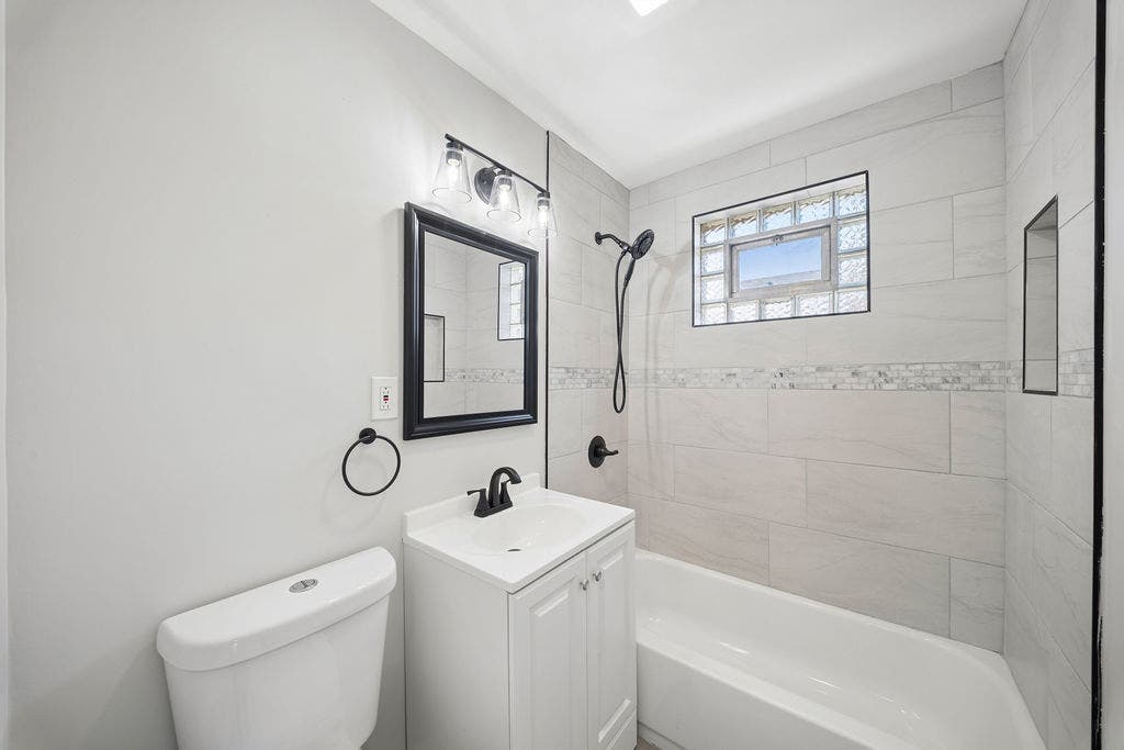 4150 W 83rd Street, Chicago, IL 60652 4150 W 83rd Street, Chicago, IL 60652