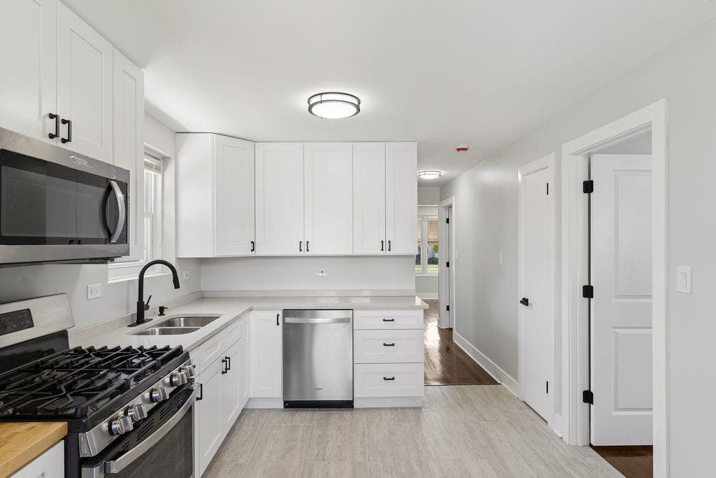4150 W 83rd Street, Chicago, IL 60652 4150 W 83rd Street, Chicago, IL 60652