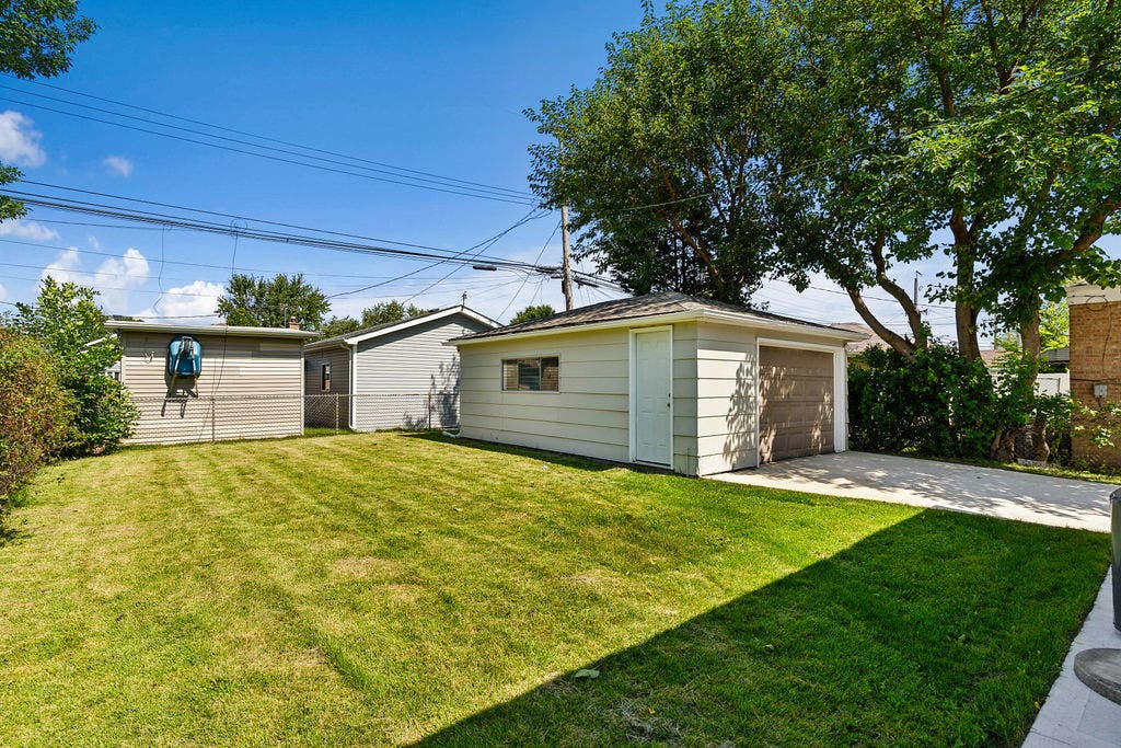 4150 W 83rd Street, Chicago, IL 60652 4150 W 83rd Street, Chicago, IL 60652