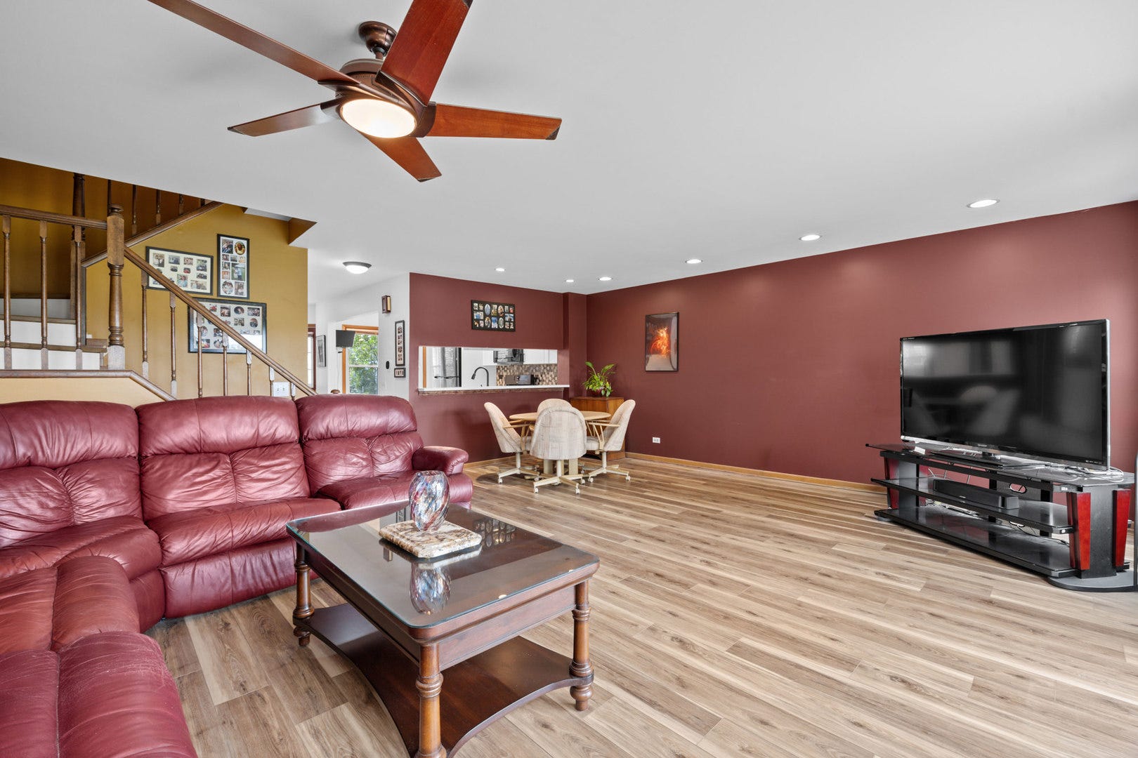 1816 Vermont Drive, Elk Grove Village, IL 60007 1816 Vermont Drive, Elk Grove Village, IL 60007