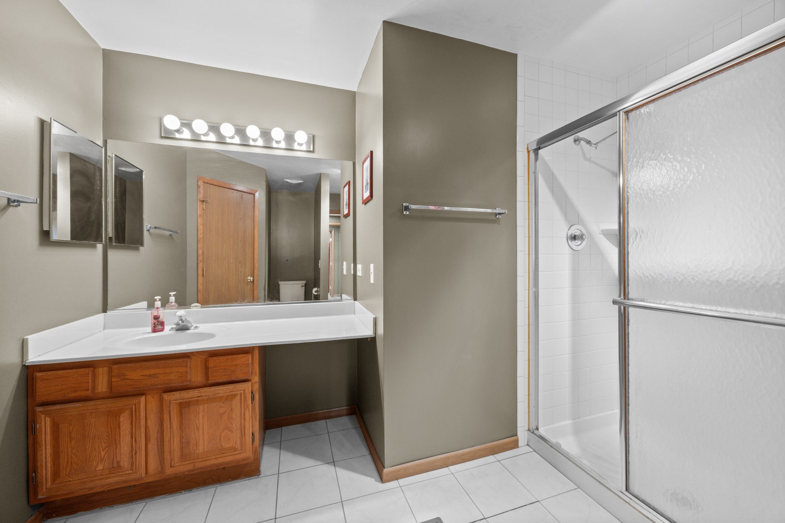 1816 Vermont Drive, Elk Grove Village, IL 60007 1816 Vermont Drive, Elk Grove Village, IL 60007