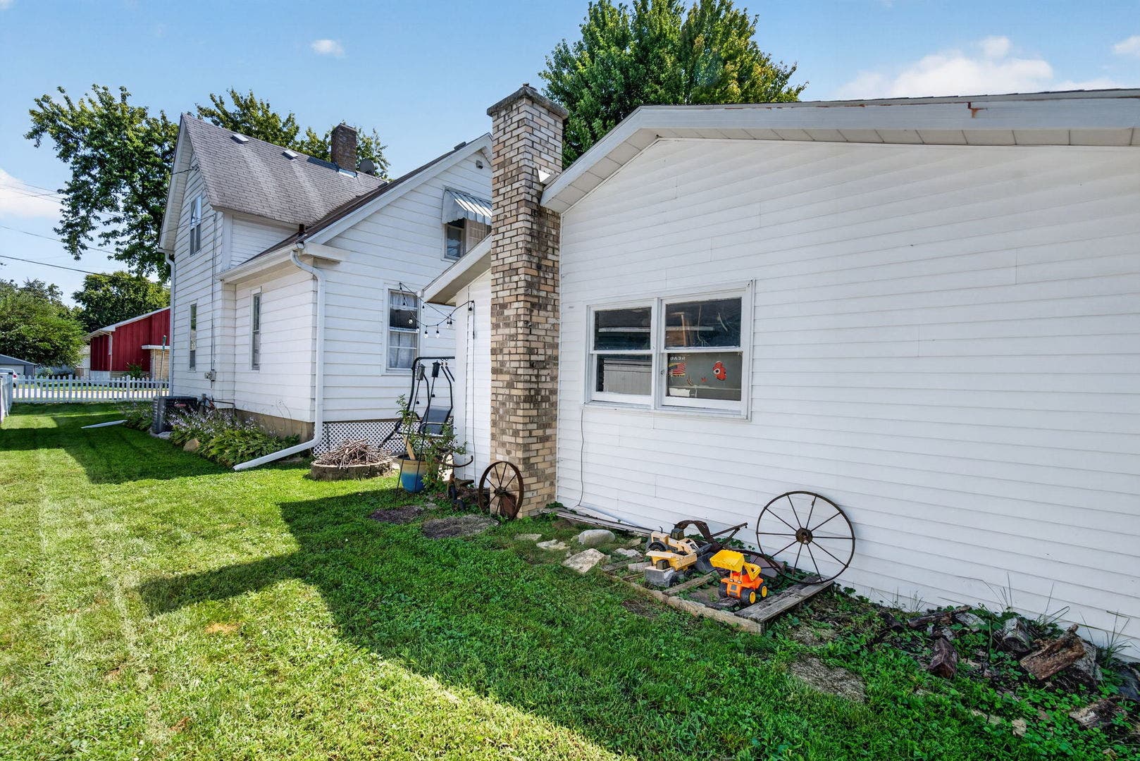 105 N Main St, Seneca, IL 61360 105 N Main St, Seneca, IL 61360