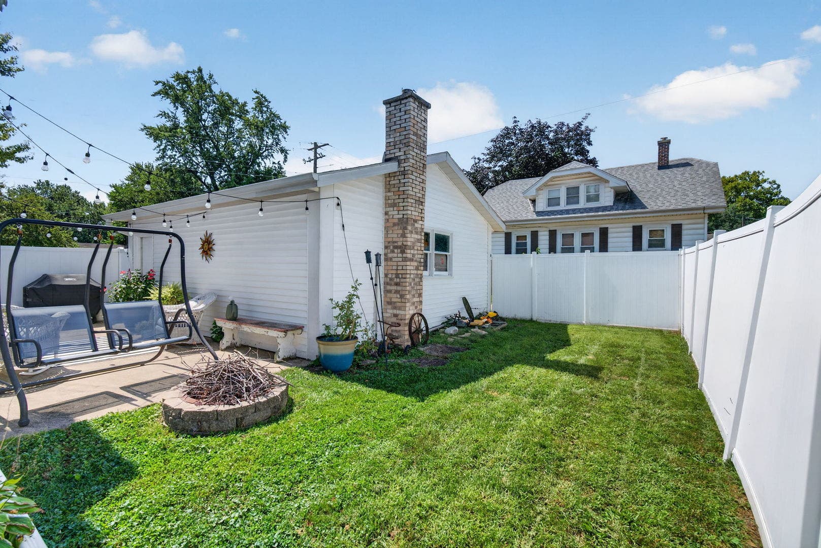 105 N Main St, Seneca, IL 61360 105 N Main St, Seneca, IL 61360
