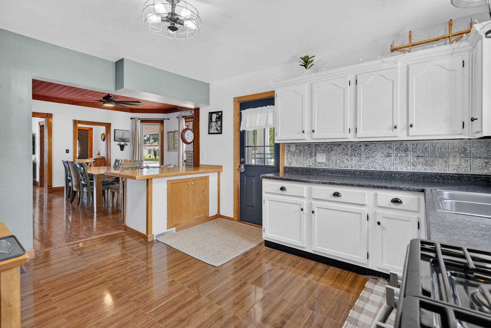 105 N Main St, Seneca, IL 61360 105 N Main St, Seneca, IL 61360