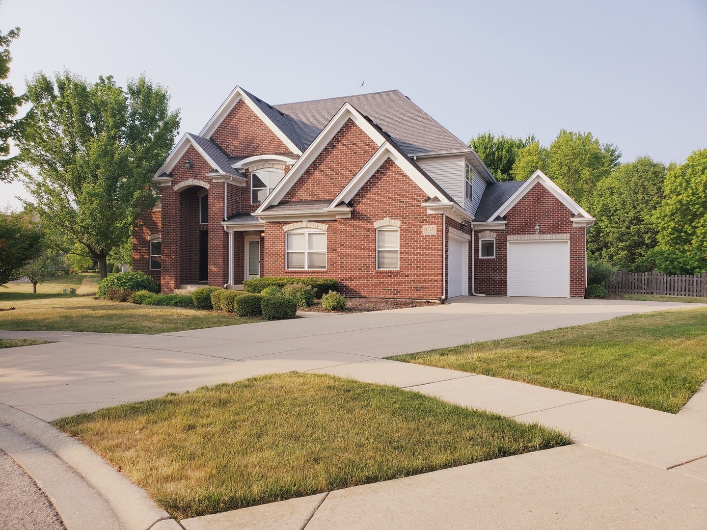 26513 Silverleaf Drive, Plainfield, IL 60585 3.5 Car Garage