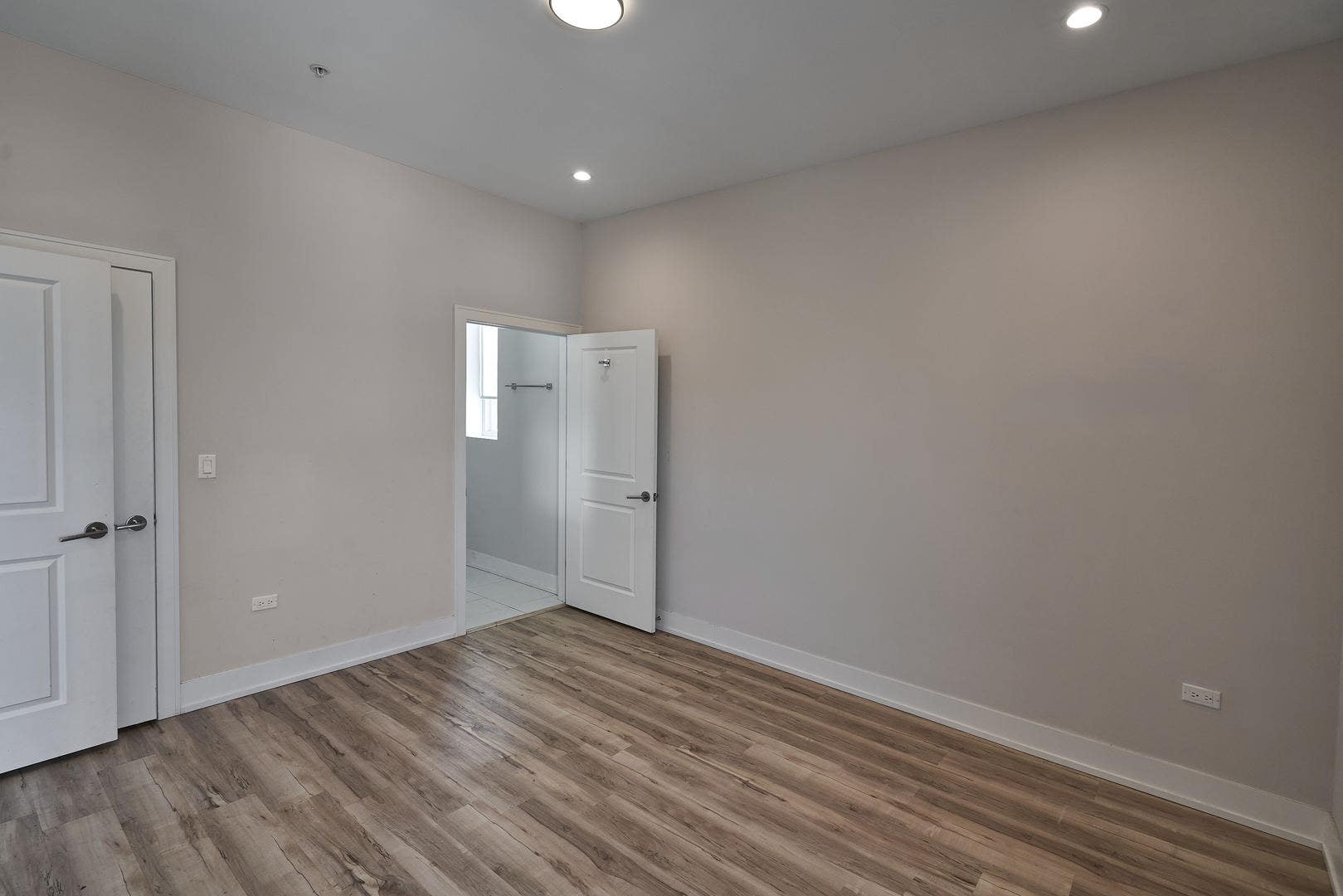 926 E 43rd Street, #203, Chicago, IL 60653 926 E 43rd Street, #203, Chicago, IL 60653